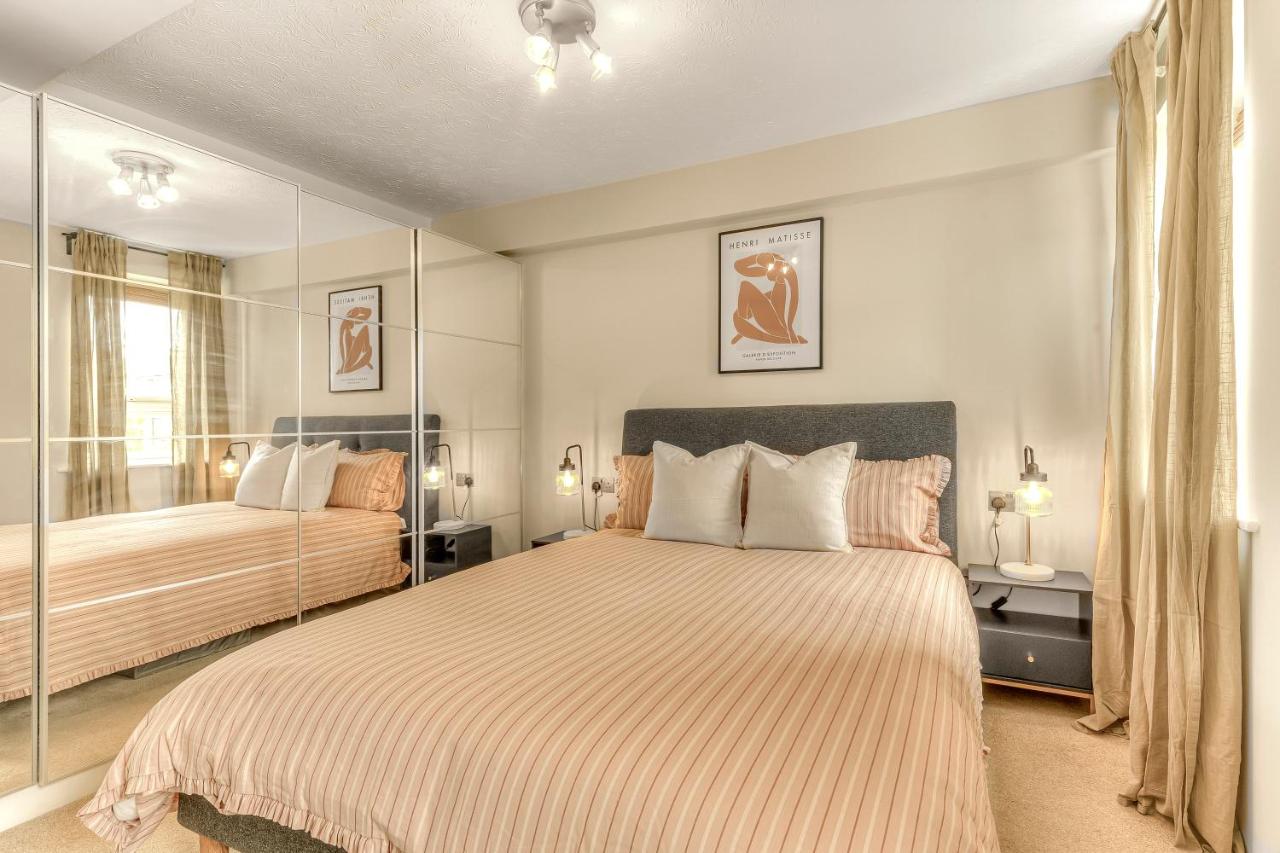 1 Bed Apartment London ABBA, Excel, & Olympic Stadium - 4