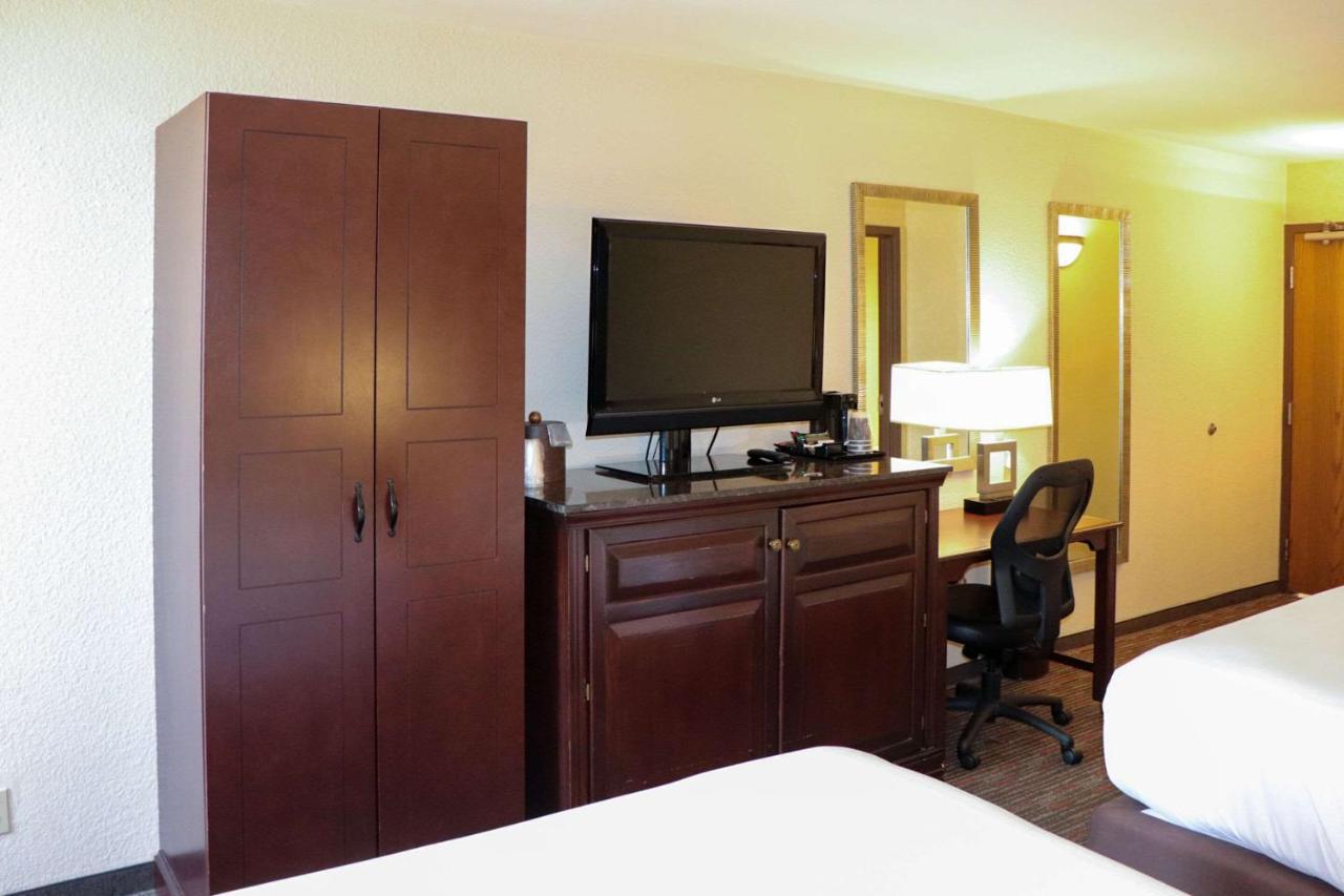Mustang Inn & Suites — photo 10