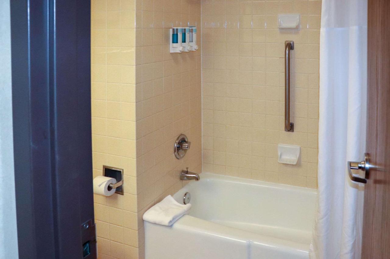 Mustang Inn & Suites — photo 11