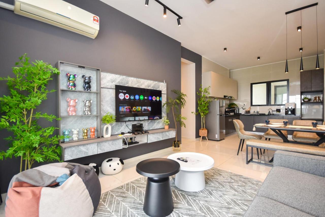 Country Garden Danga Bay Suite by Nest Home