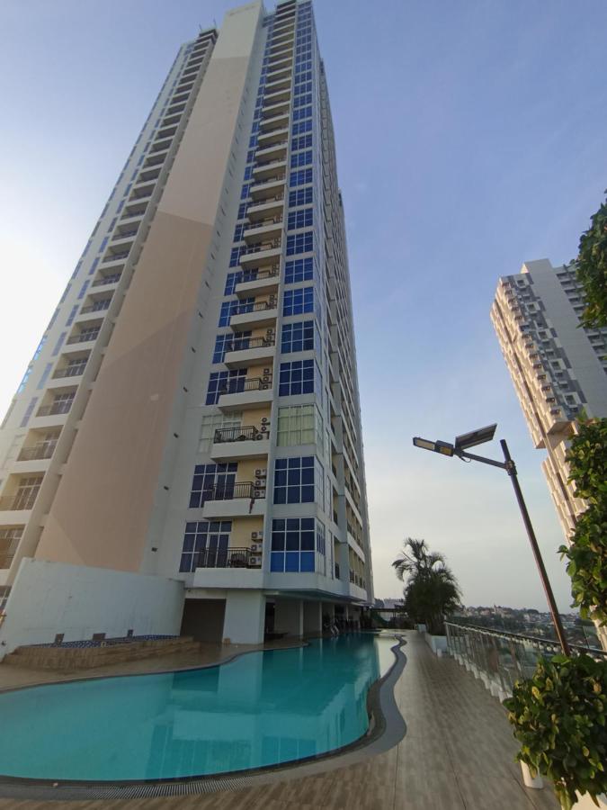 Zahra Formosa, studio 25-10 - 2