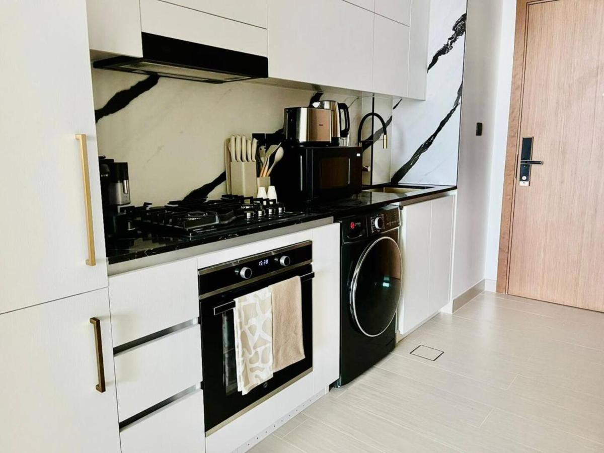 Canal-view Studio Jacuzzi Business Bay - 5