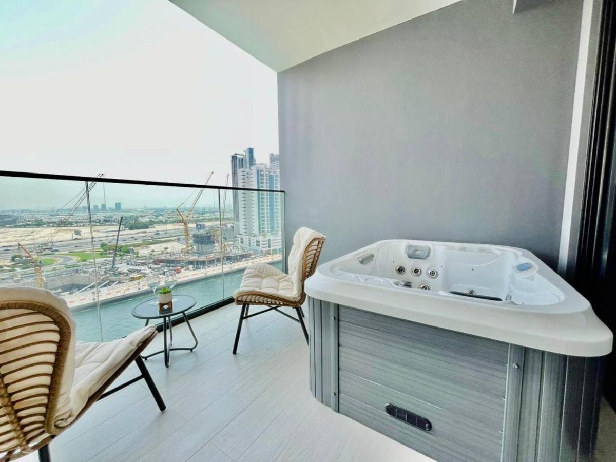 Canal-view Studio Jacuzzi Business Bay