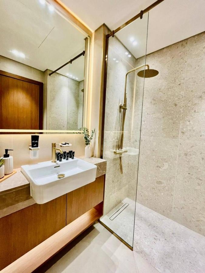 Canal-view Studio Jacuzzi Business Bay - 3