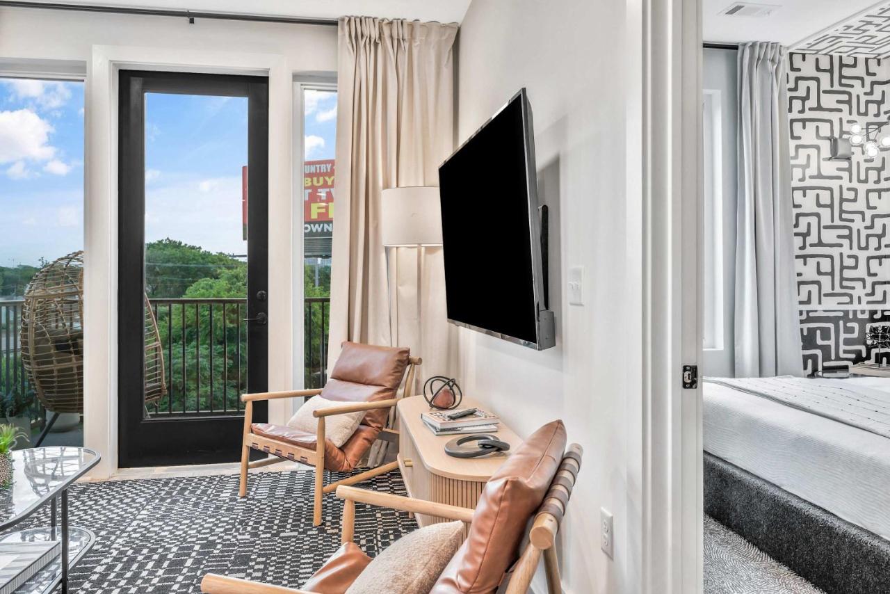 Penthouse City View Flat Modern Design with Balcony - 4