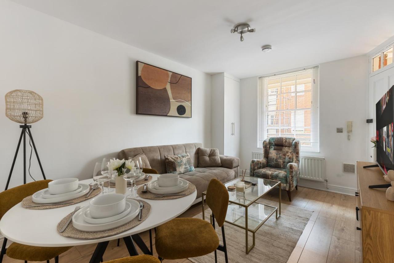 Steps Away From Soho, Covent Garden - 5