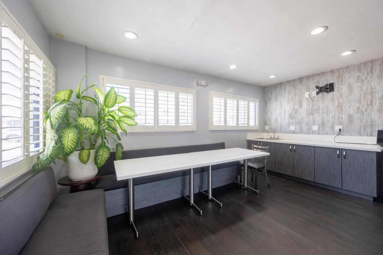 Hollywood City Inn - 5