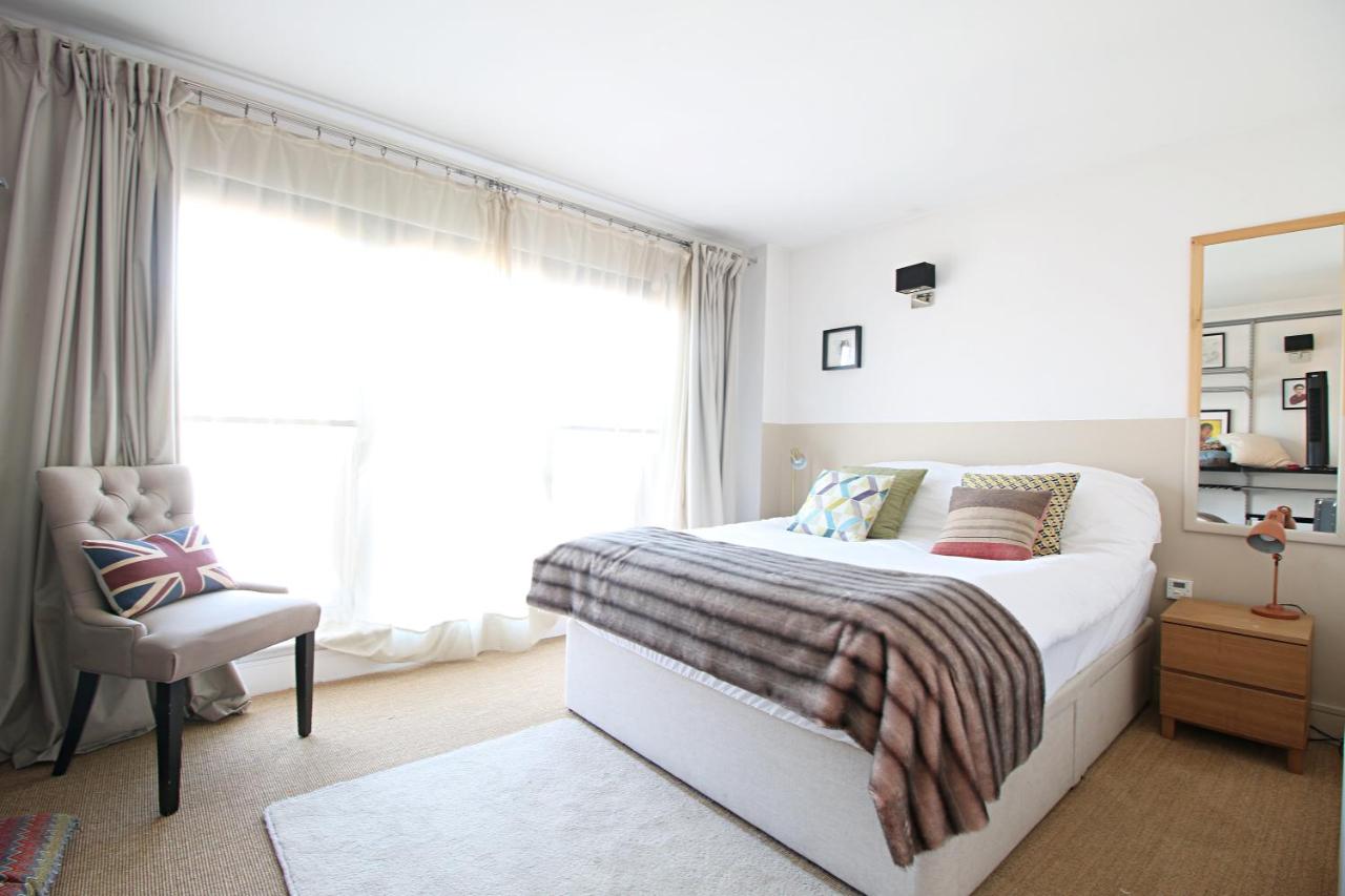 Tower Bridge - Stunning 2 Bed Ensuite Flat - 2