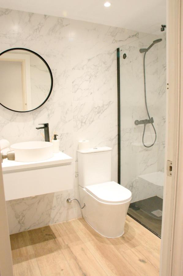 Sweet BCN Three Bedroom Apartment - 3