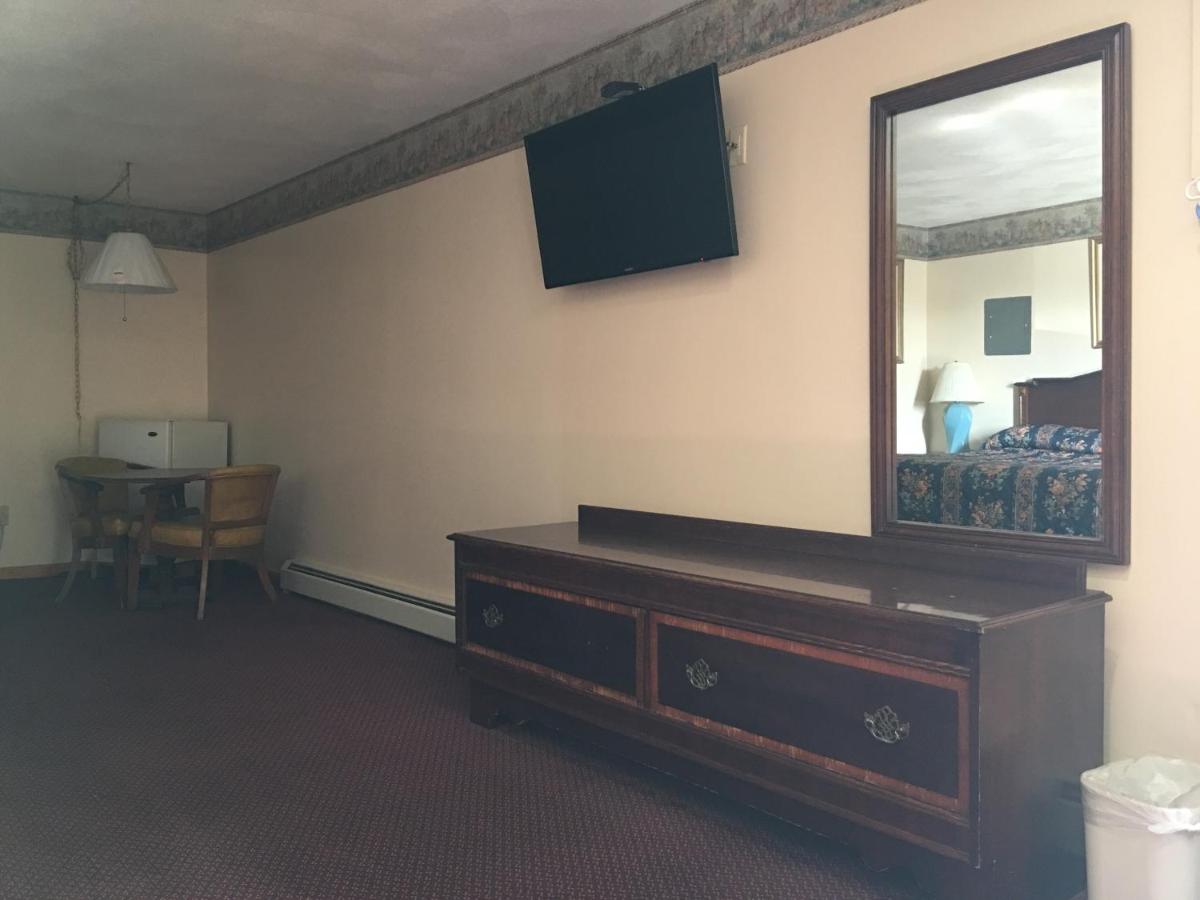Knotty Pine Motel — photo 22