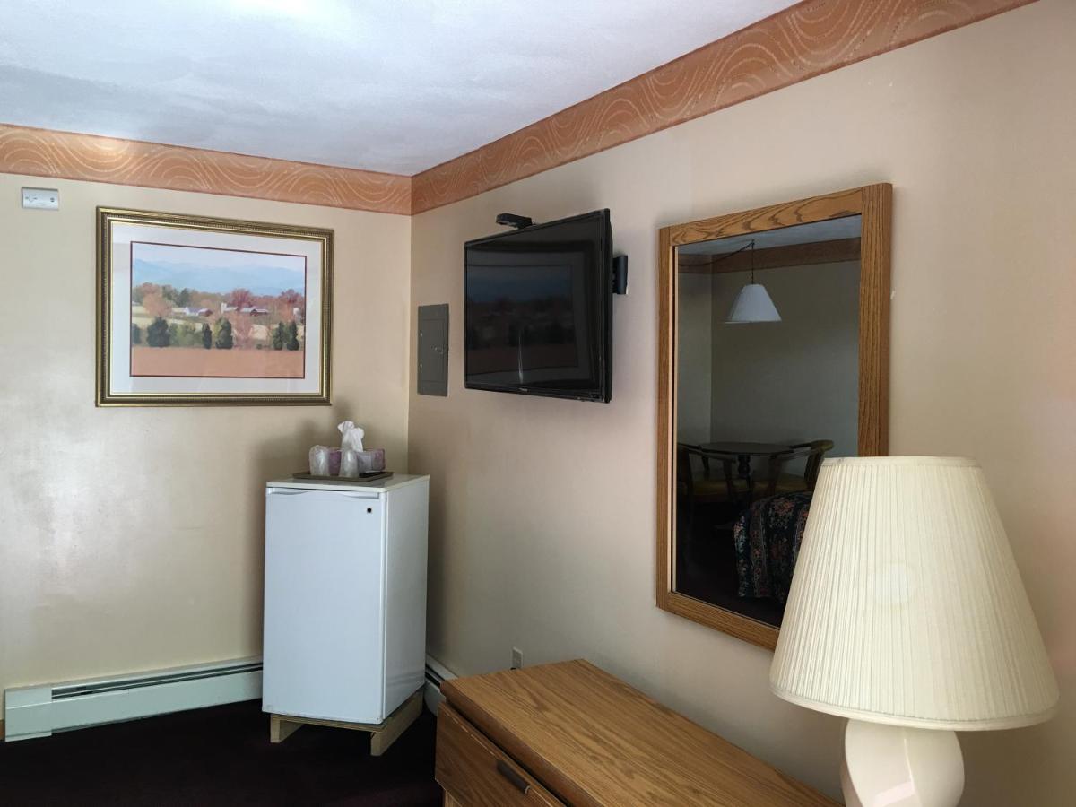 Knotty Pine Motel — photo 21