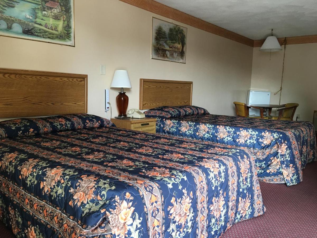 Knotty Pine Motel — photo 2