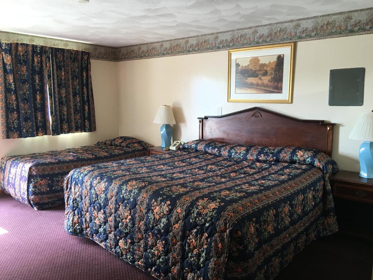 Knotty Pine Motel — photo 7