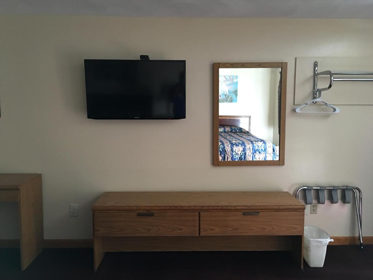 Knotty Pine Motel — photo 8