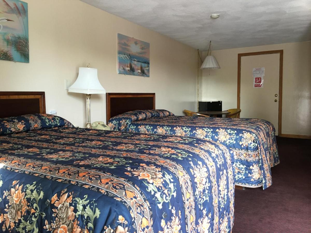 Knotty Pine Motel — photo 19