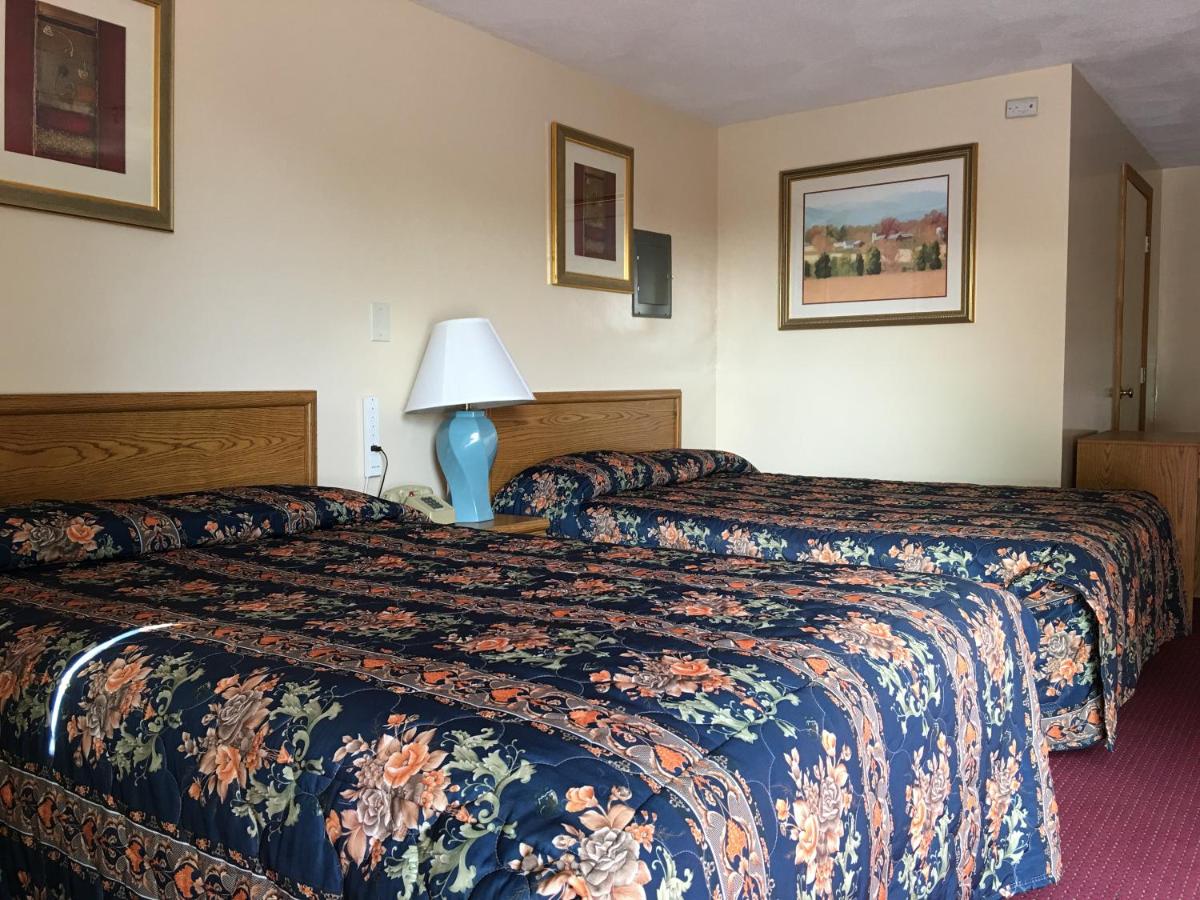 Knotty Pine Motel — photo 16