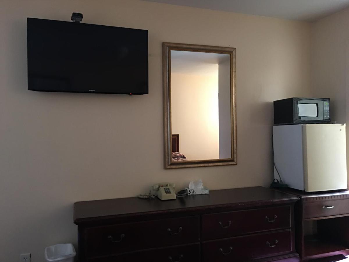 Knotty Pine Motel — photo 15