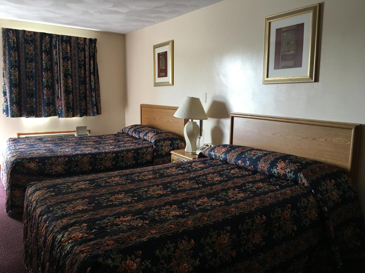 Knotty Pine Motel — photo 14