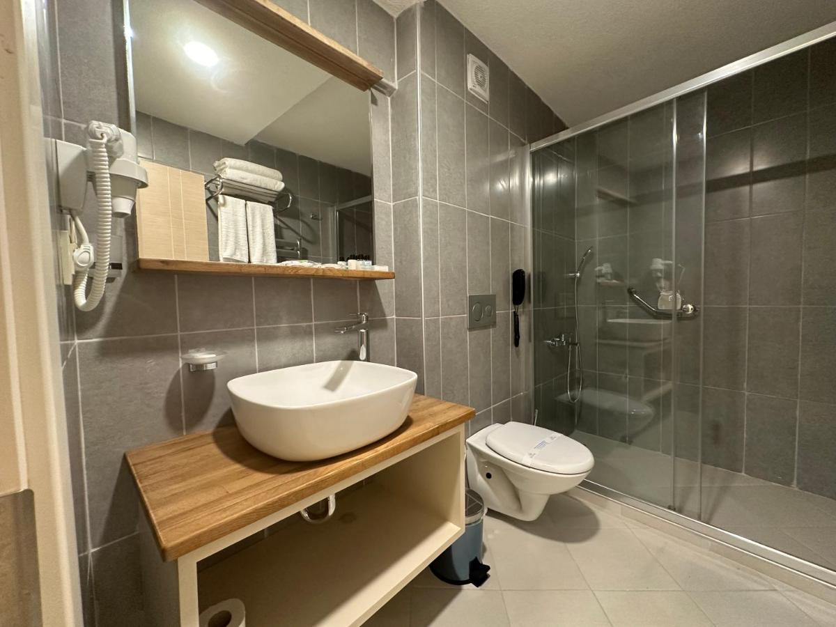 Roys Hotel & Suites - 4