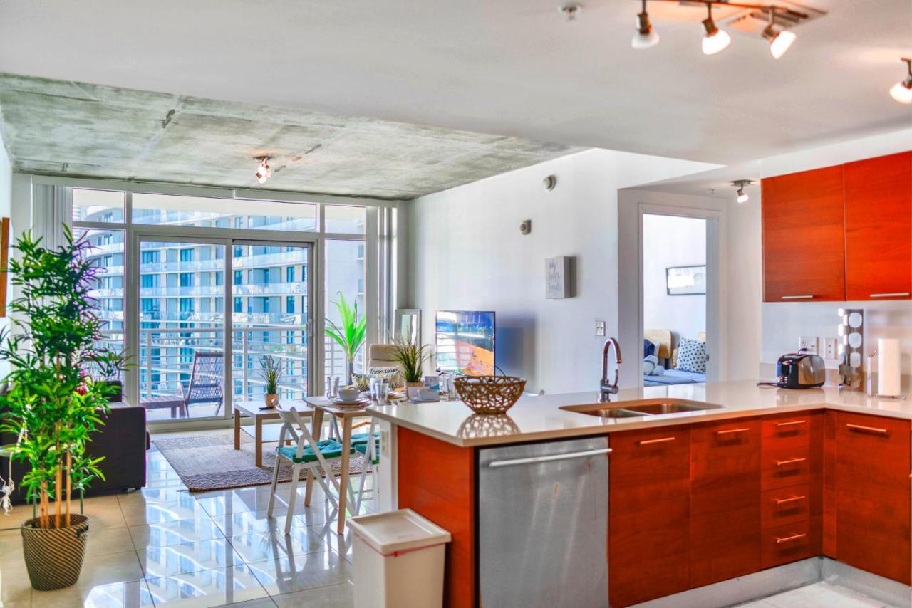Miami Midblock Condo - City Views, Pool & Balcony!