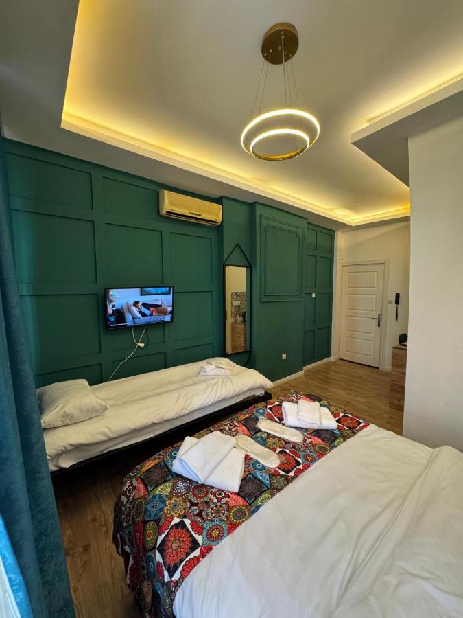 Neva Corner Hotel - 2