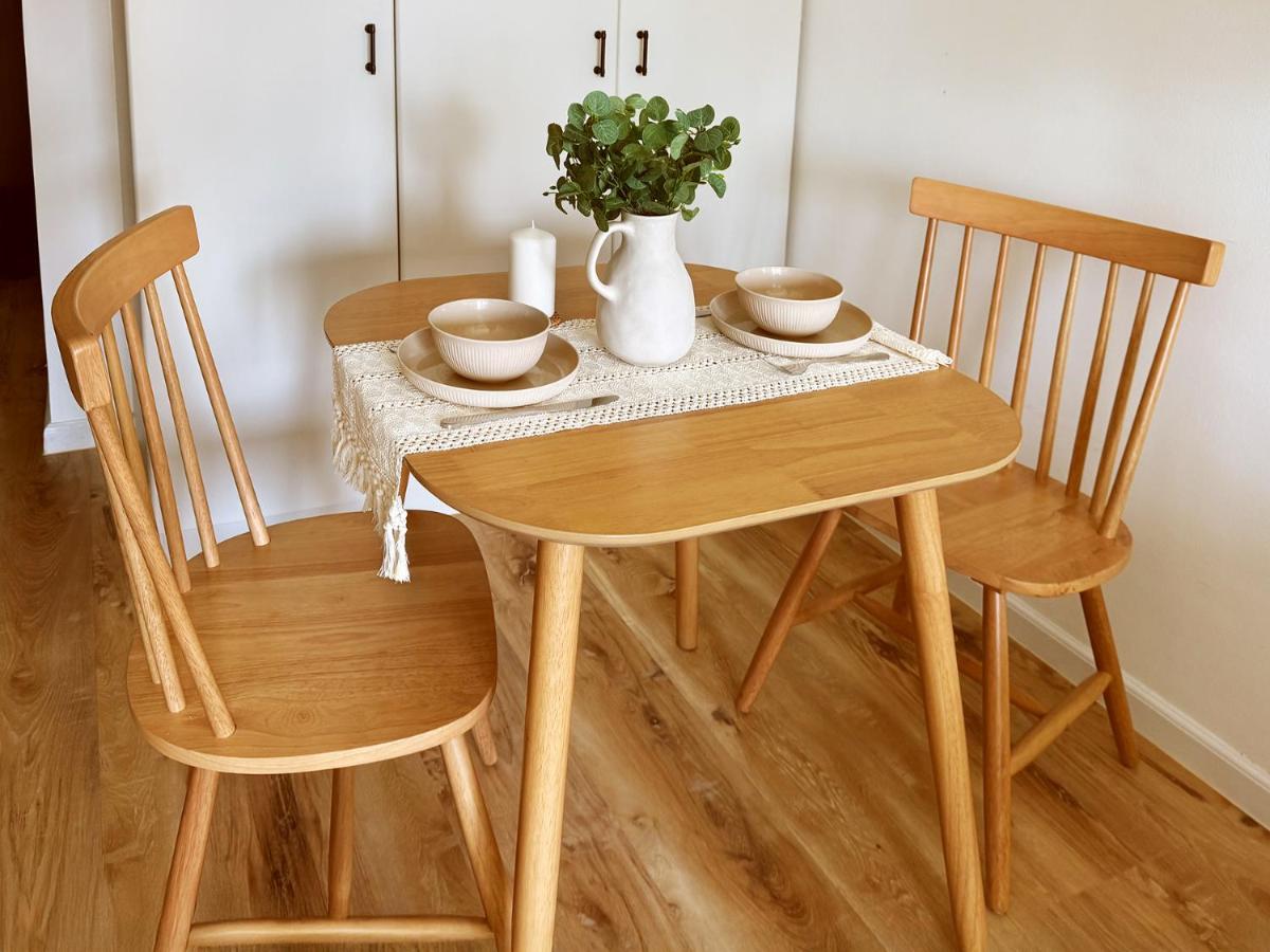 Stylish Lakefront Studio with King Bed and Balcony - 4