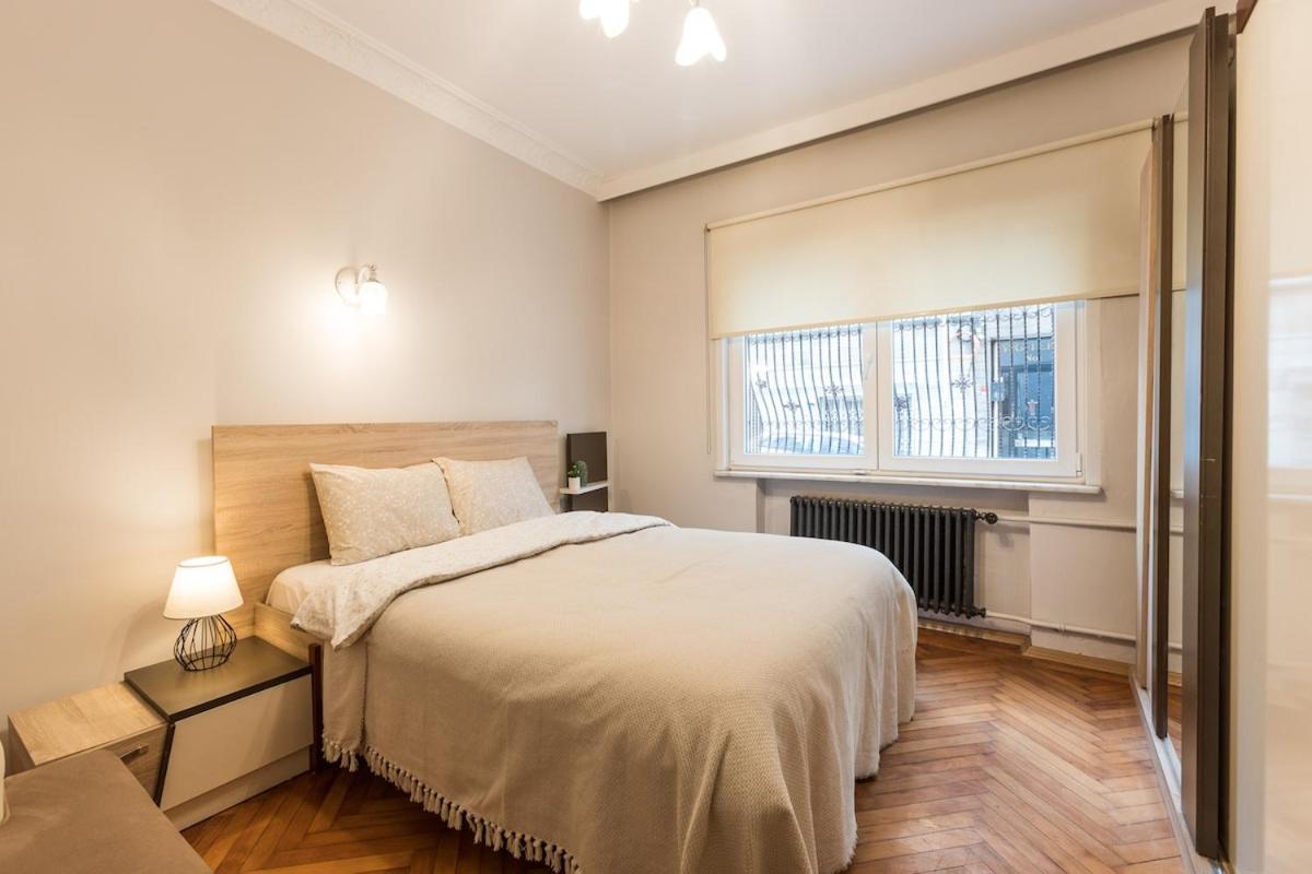 Stylish 1BR with Prime Location and Bold Design - 5