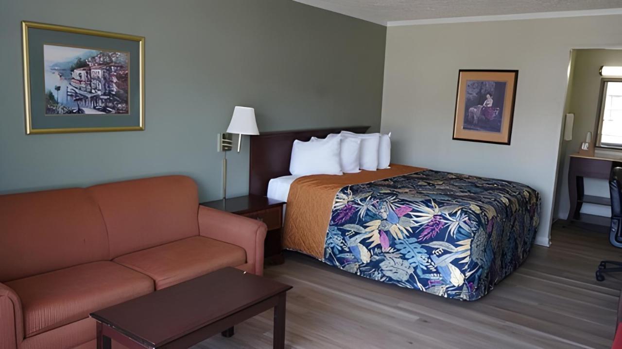 Astoria Hotel Danville West — photo 2