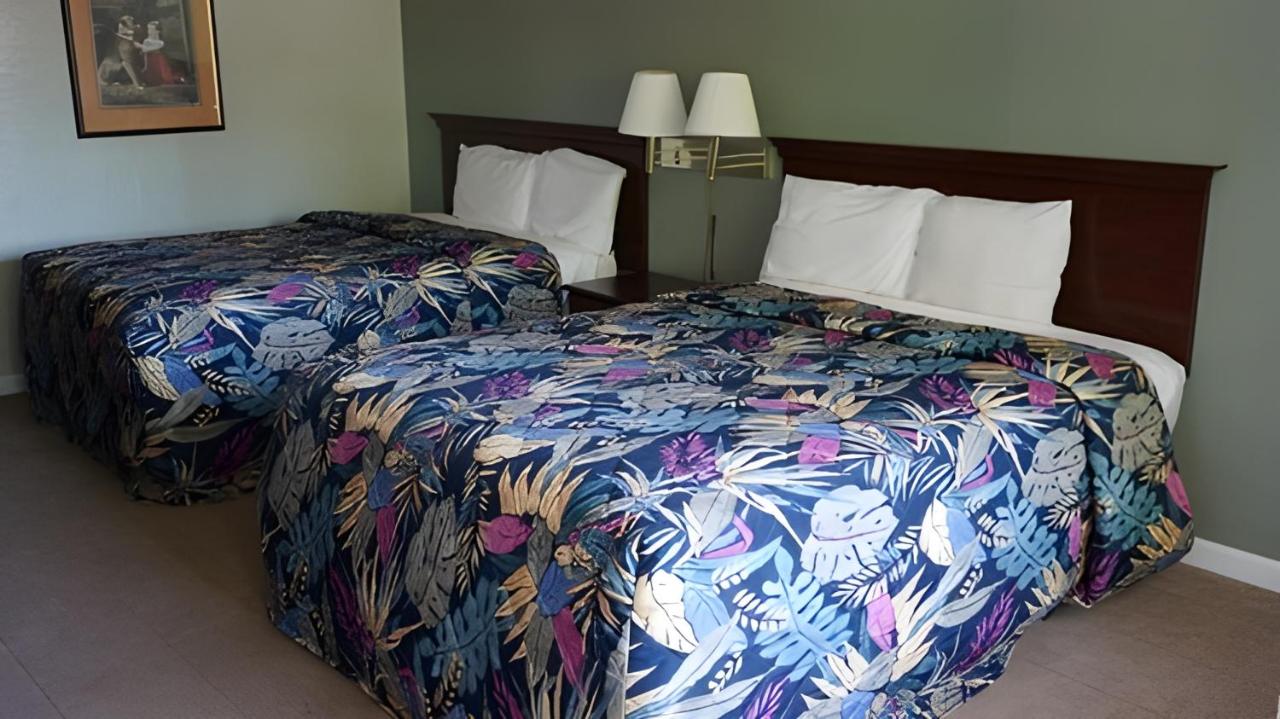 Astoria Hotel Danville West — photo 20