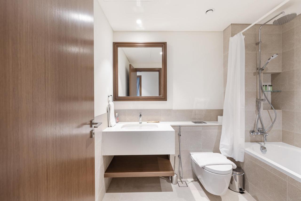 ALiving Classy 1BR I Stunning Views I Emaar Palace Beach Residence - 3