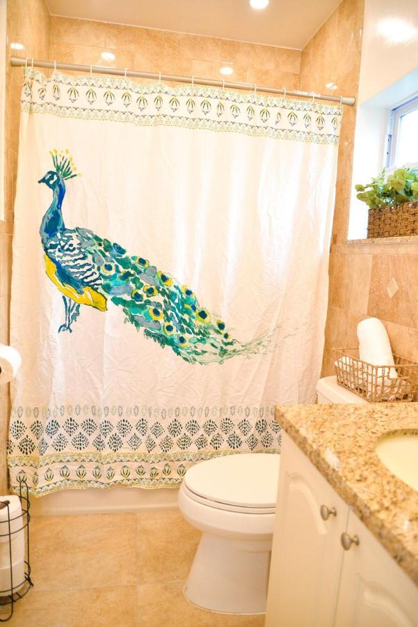 Vibrant 4bd 2ba Miami Home w POOL - 3