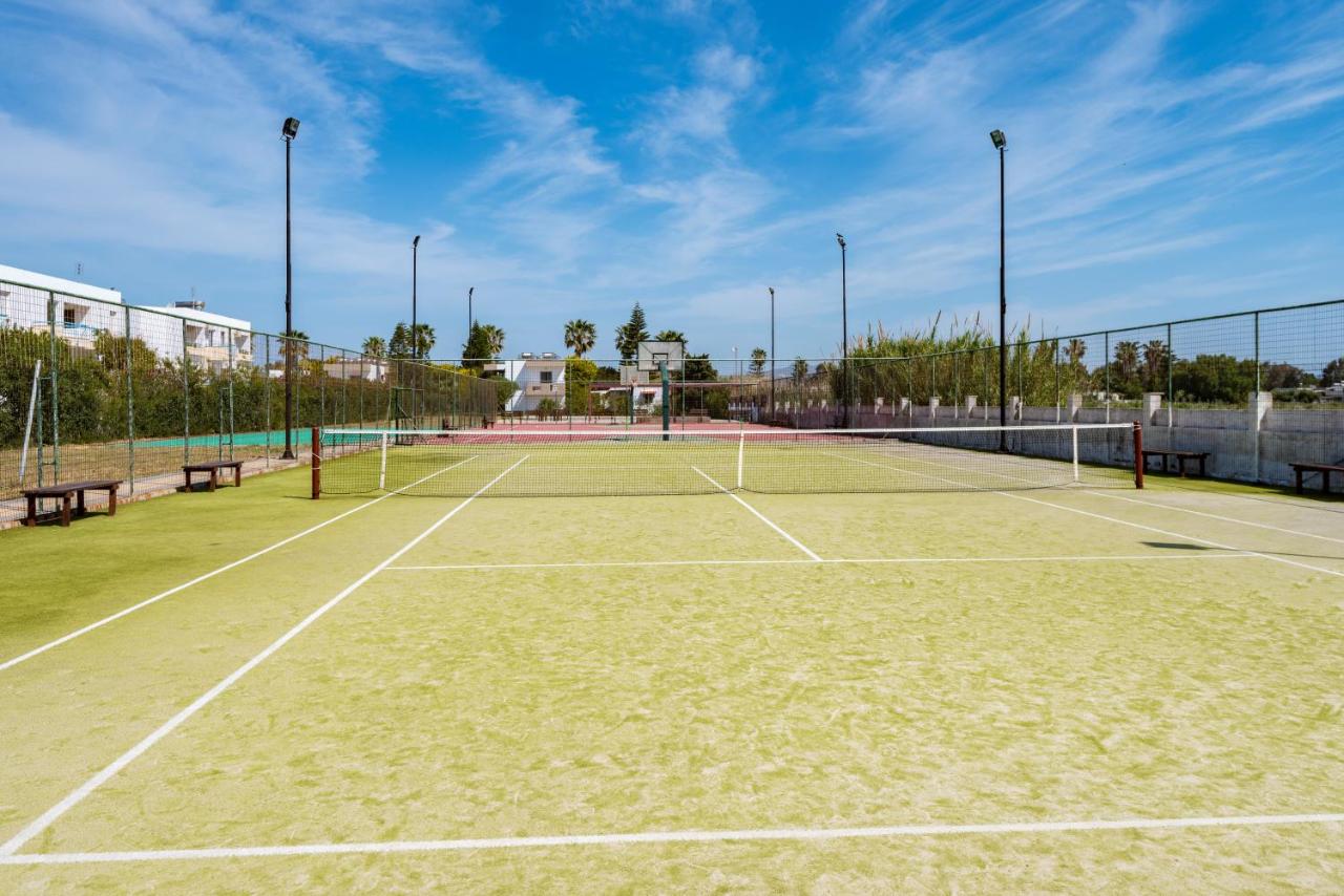 Tennis court: Gaia Garden