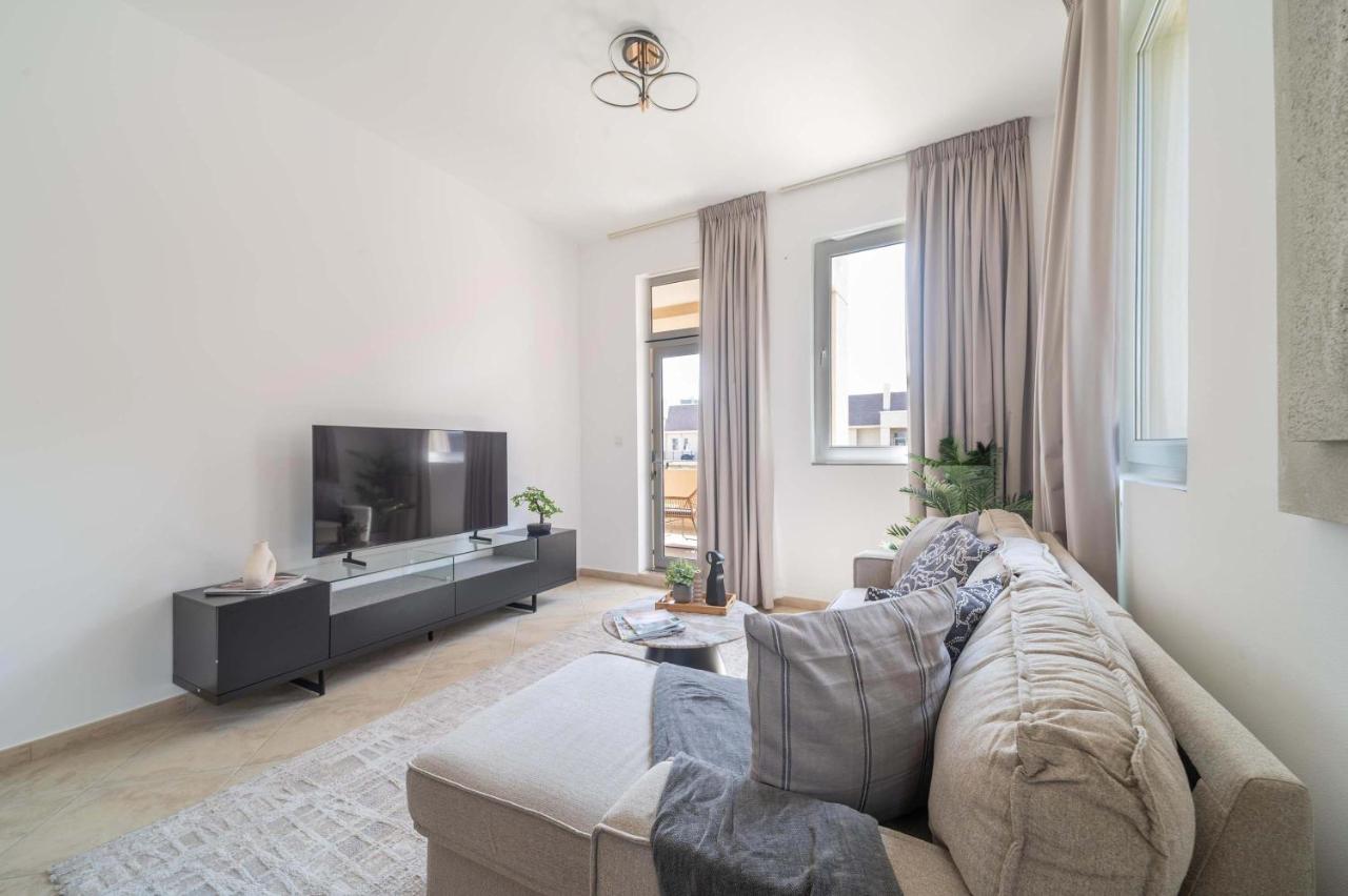 Frank Porter - Weston Court 1 - 4