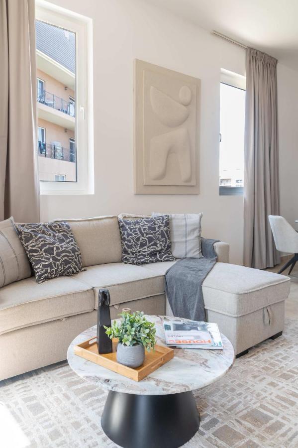 Frank Porter - Weston Court 1 - 5