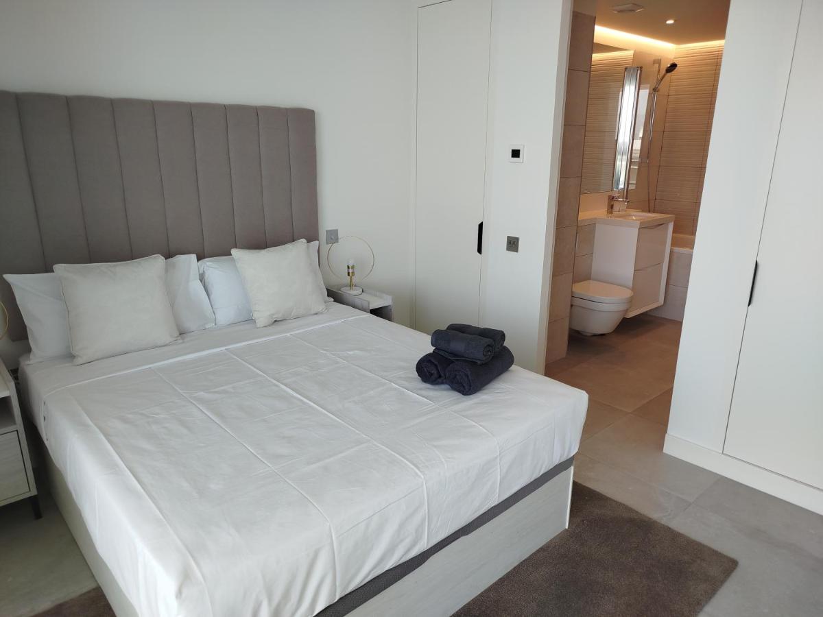 Premium Studio with Sea Views and Pool