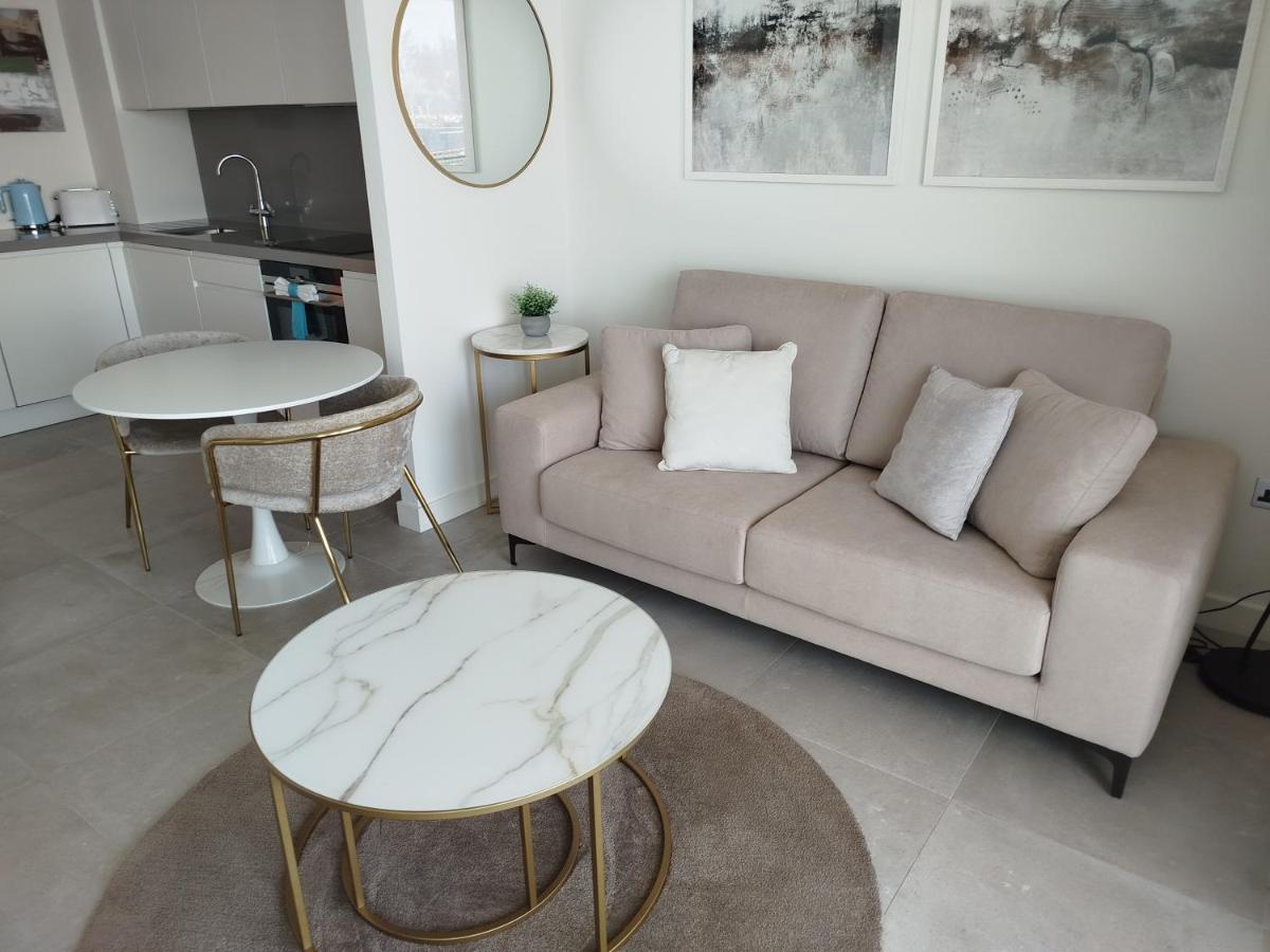 Premium Studio with Sea Views and Pool
