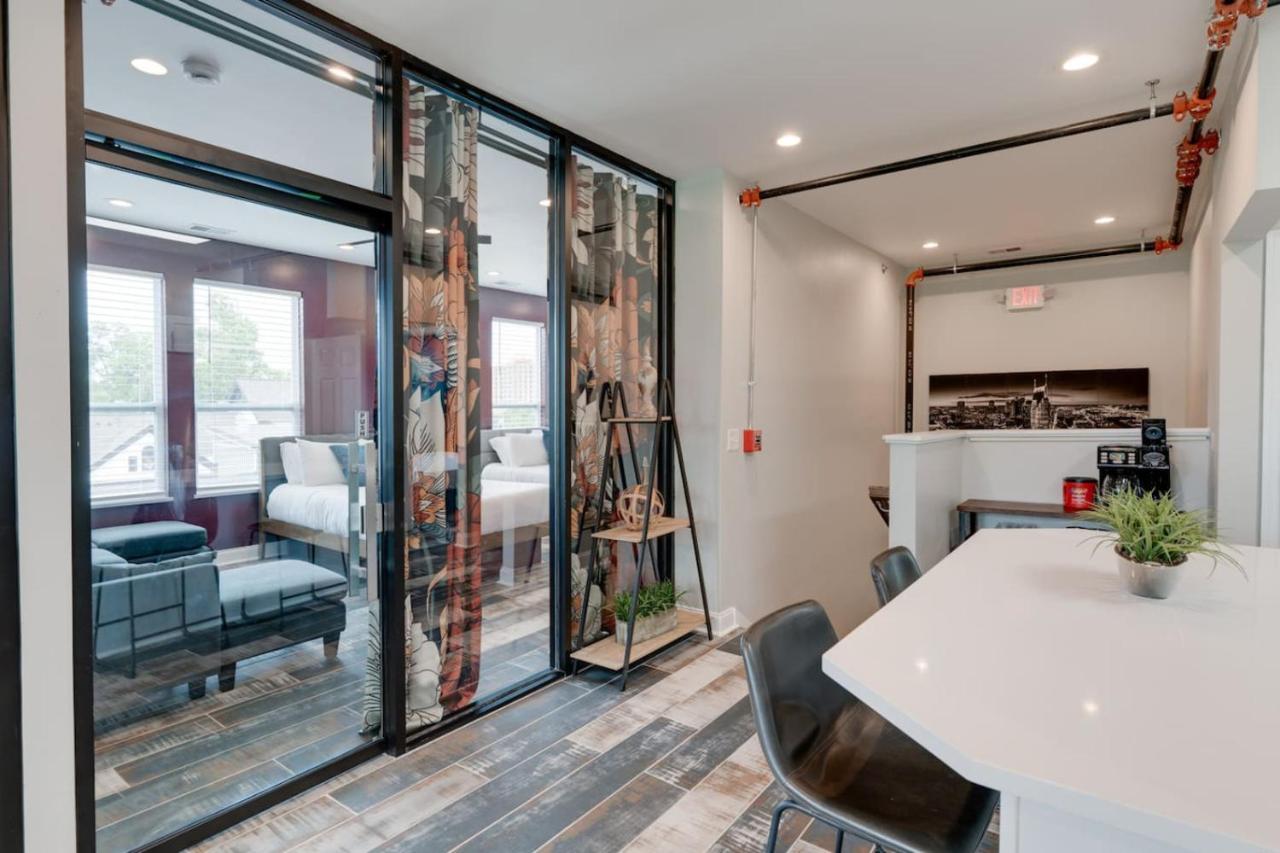Modern Getaway near Vandy - 3