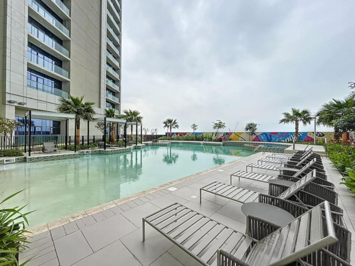 Vacationer Holiday Homes I Luxury 2 Bed Apartment I Business Bay close to Dubai Canal - 4