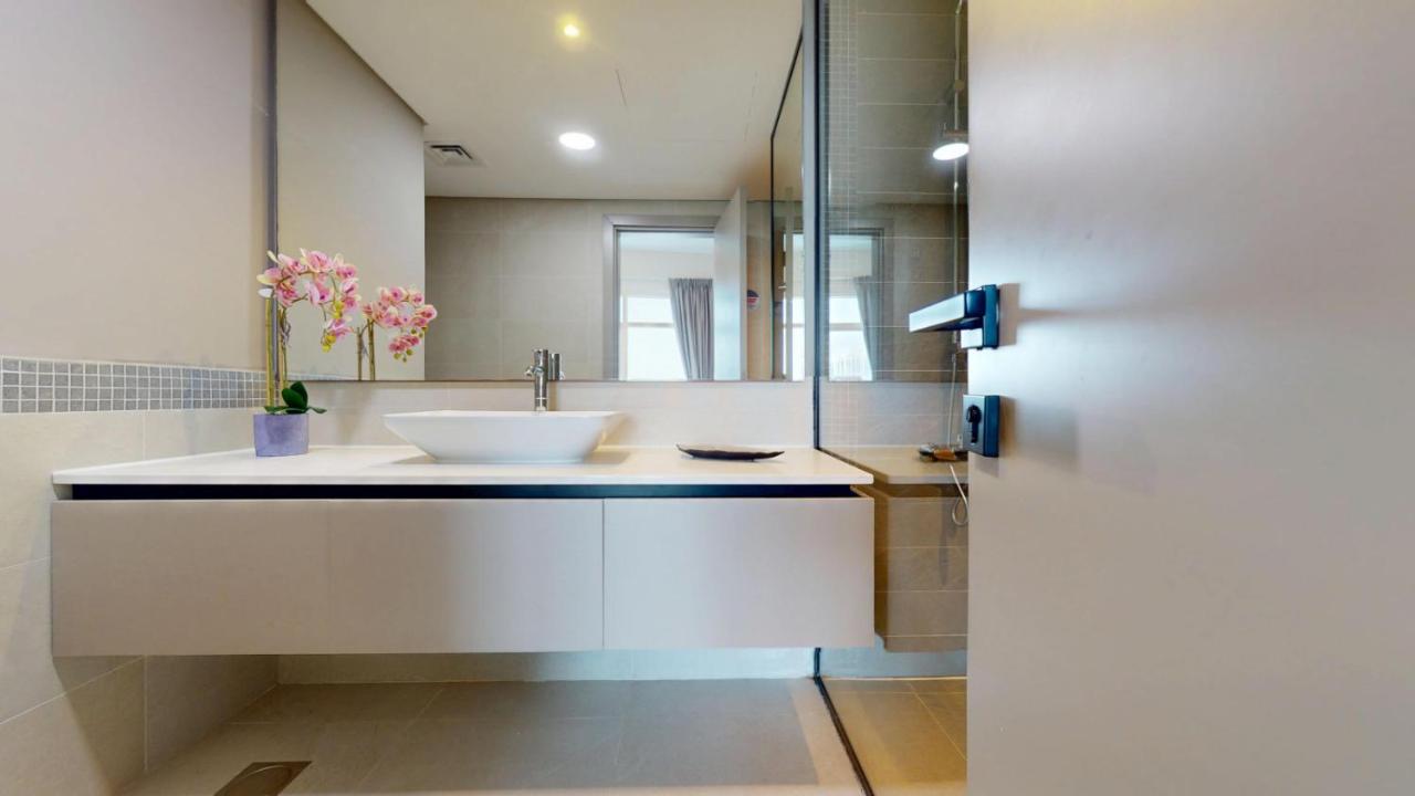 Vacationer Holiday Homes I Steps to Metro I Premium 2 Bedroom Apartment I Yacht Bay Marina - 3