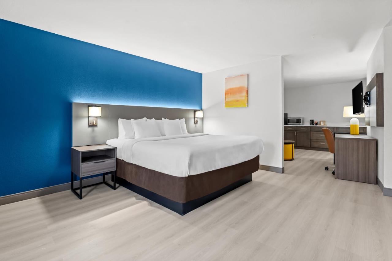 Guest House Inn & Suites — photo 8