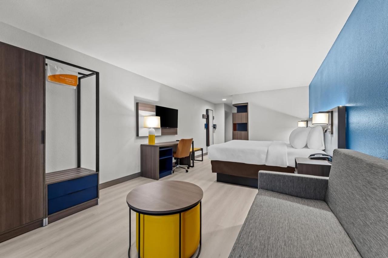 Guest House Inn & Suites — photo 2