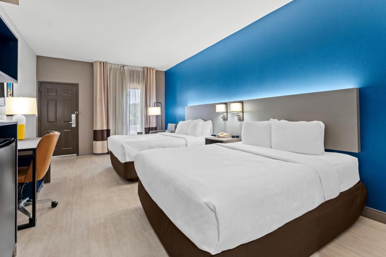 Guest House Inn & Suites — photo 19