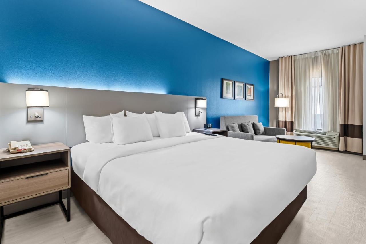 Guest House Inn & Suites — photo 21