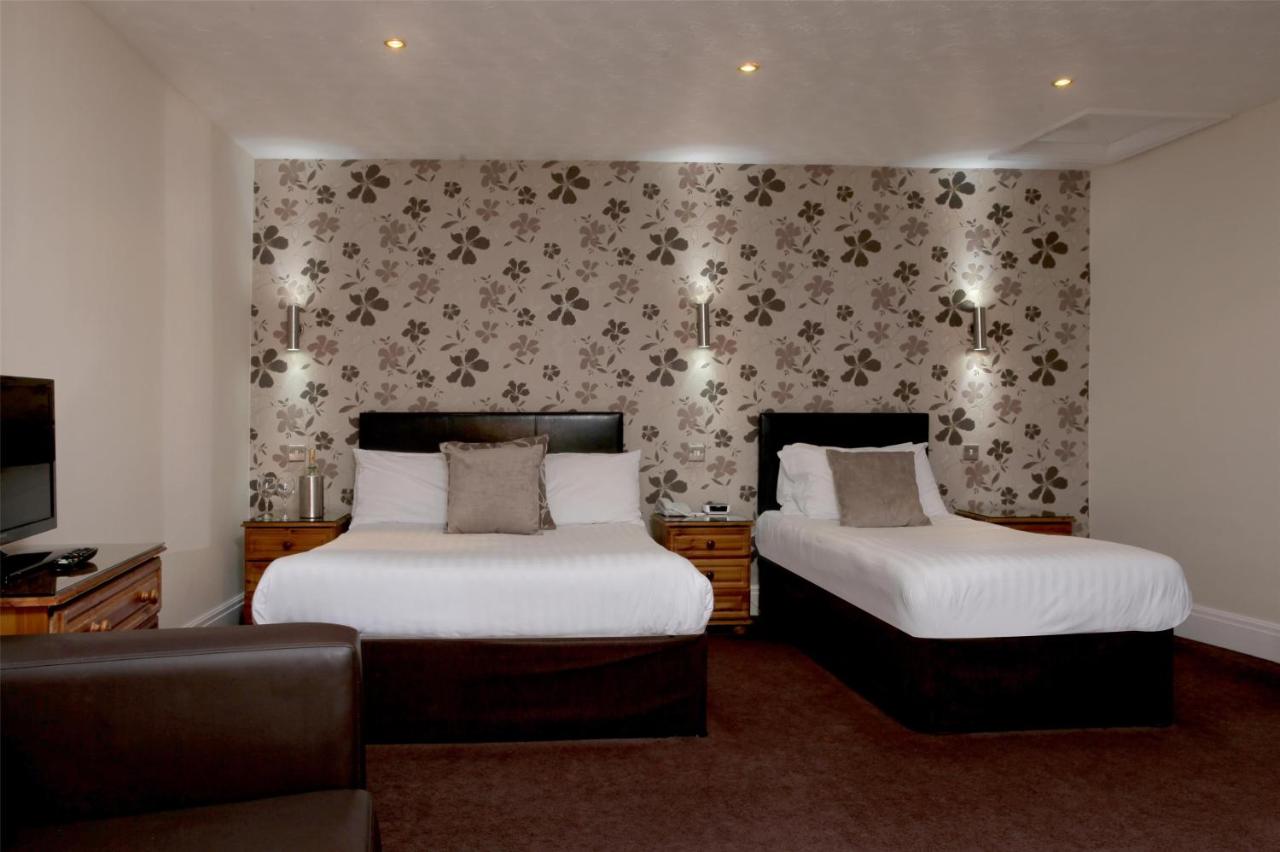 Family Room with One Double Bed and One Single Bed - Non-Smoking