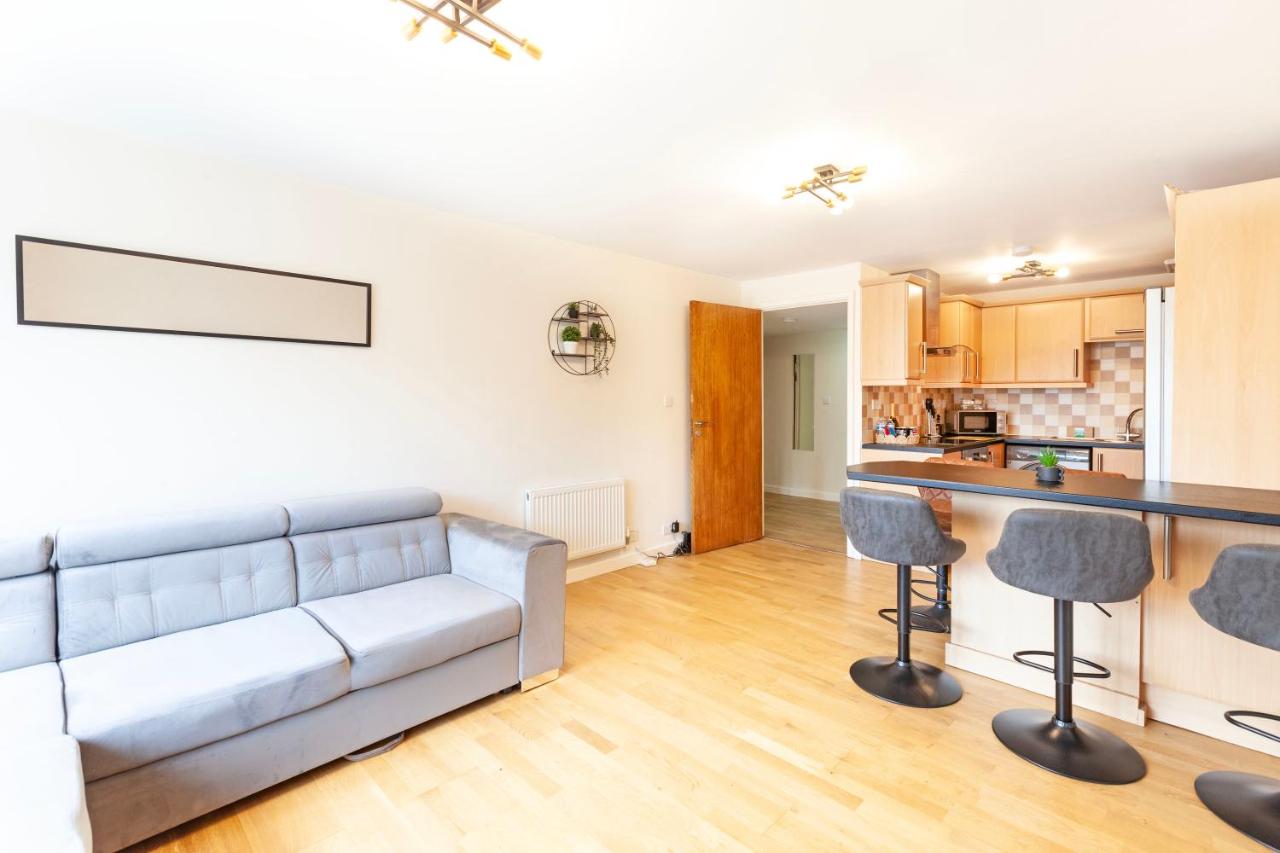 Stylish Two-Bedroom Flat in Marylebone