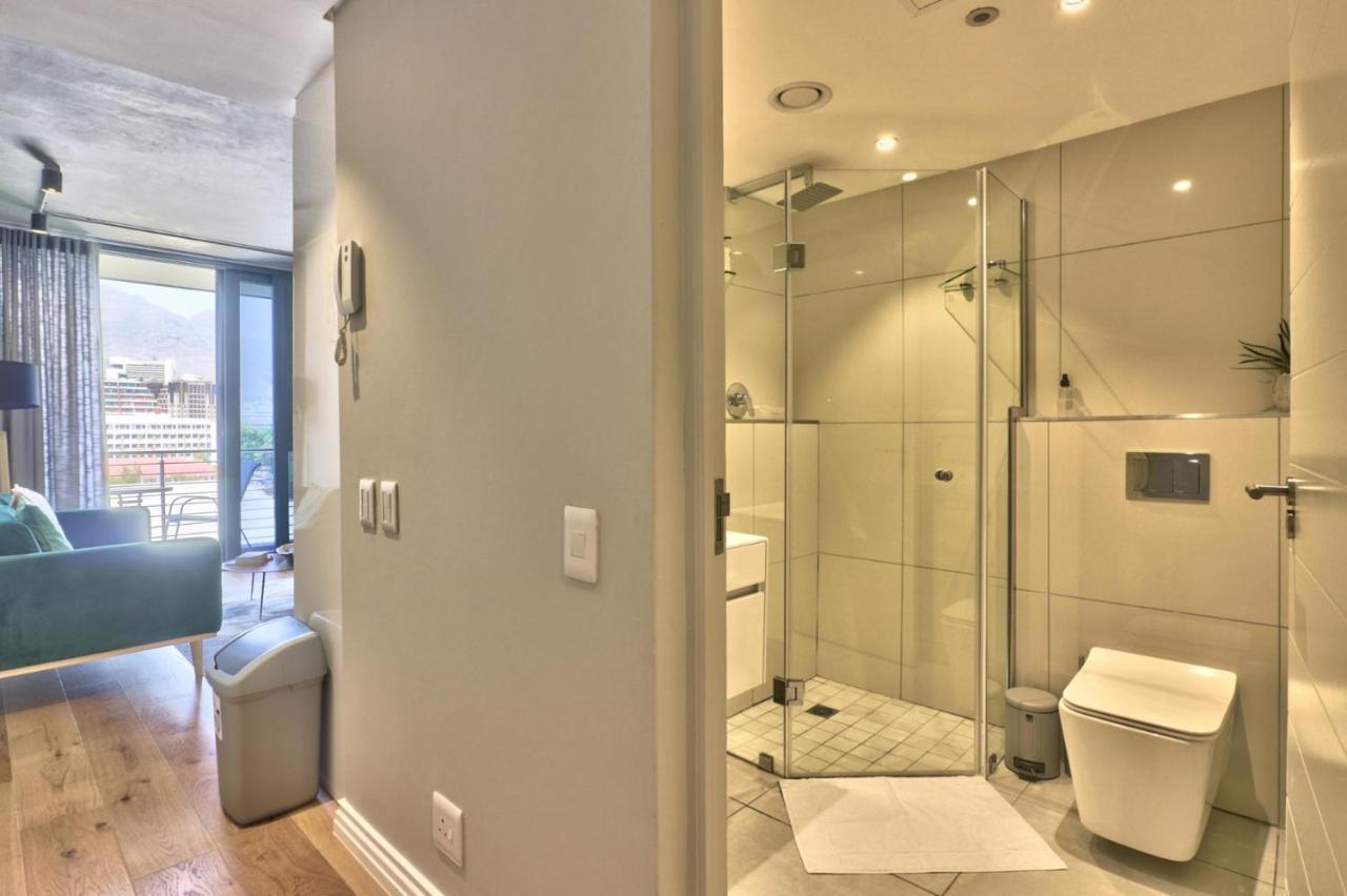 Waterfront apartment with balcony & views - 5