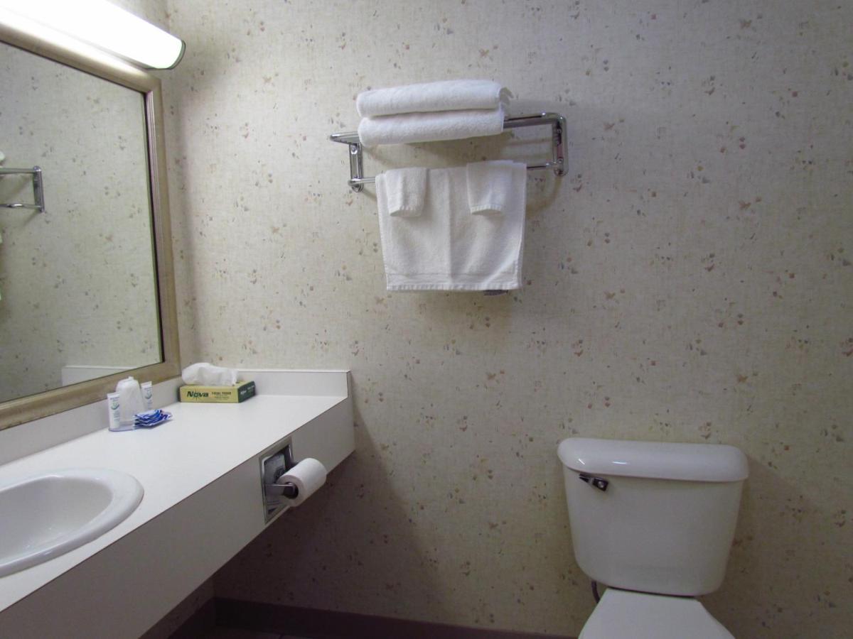 Magnuson Grand Pioneer Inn and Suites — photo 10