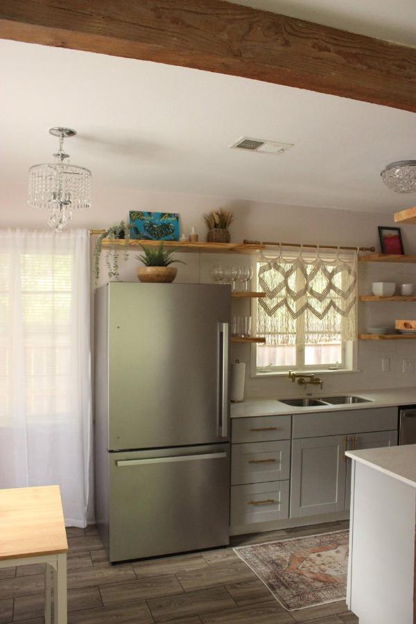 Downtown ATX! Deep Eddy Bungalow #A - 4