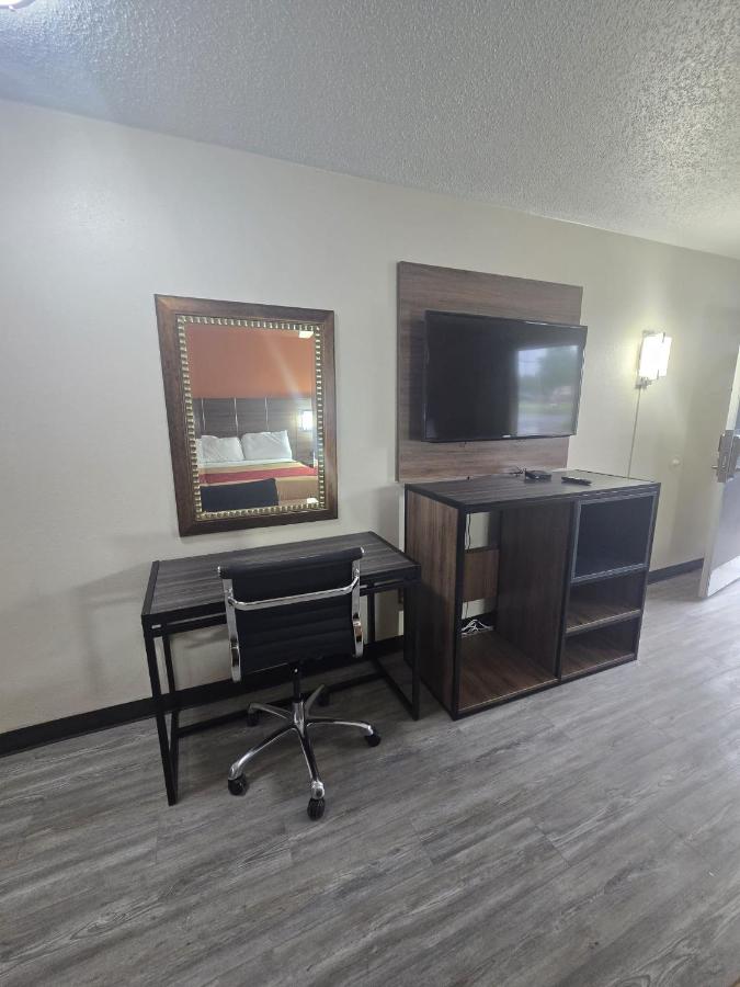 STUDIOS & SUITES 4 LESS CHESAPEAKE — photo 11