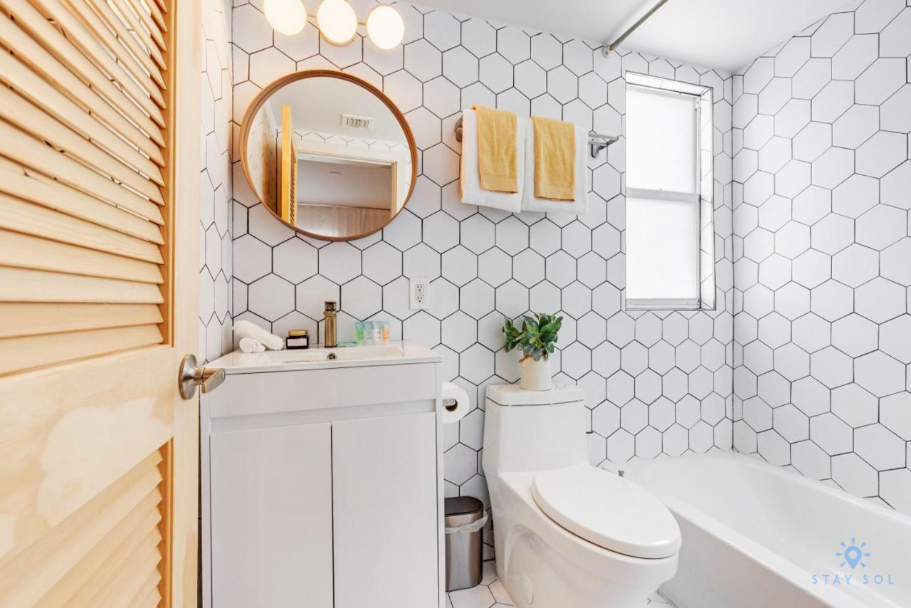 Spacious Apt 2 Blocks to Beach and Collins Park - 2